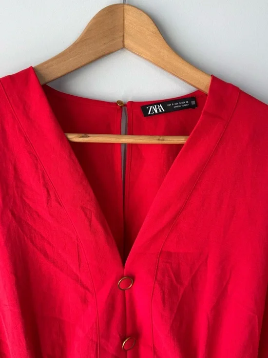 (S) Zara Red flowy Romper dress style v-neck button detail - Picture 5 of 7
